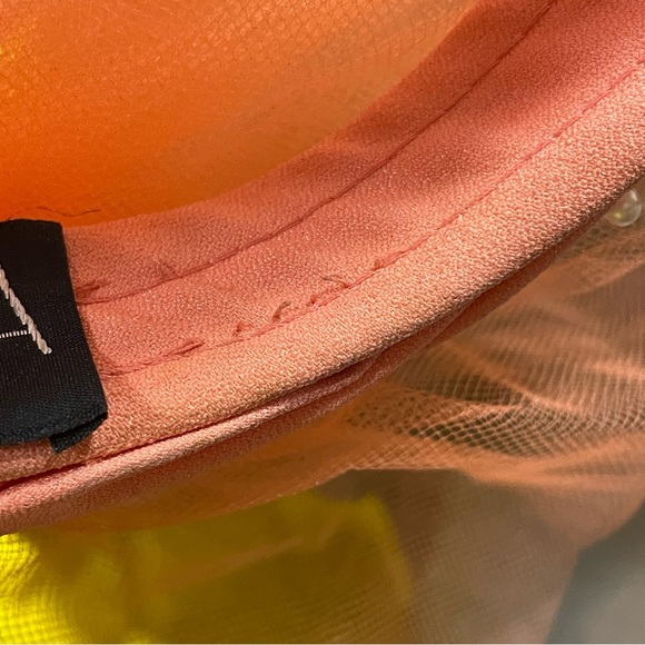 Fedora coral colored Facinator. 50’s style. Rare find. loose threads see pics. - Picture 6 of 10